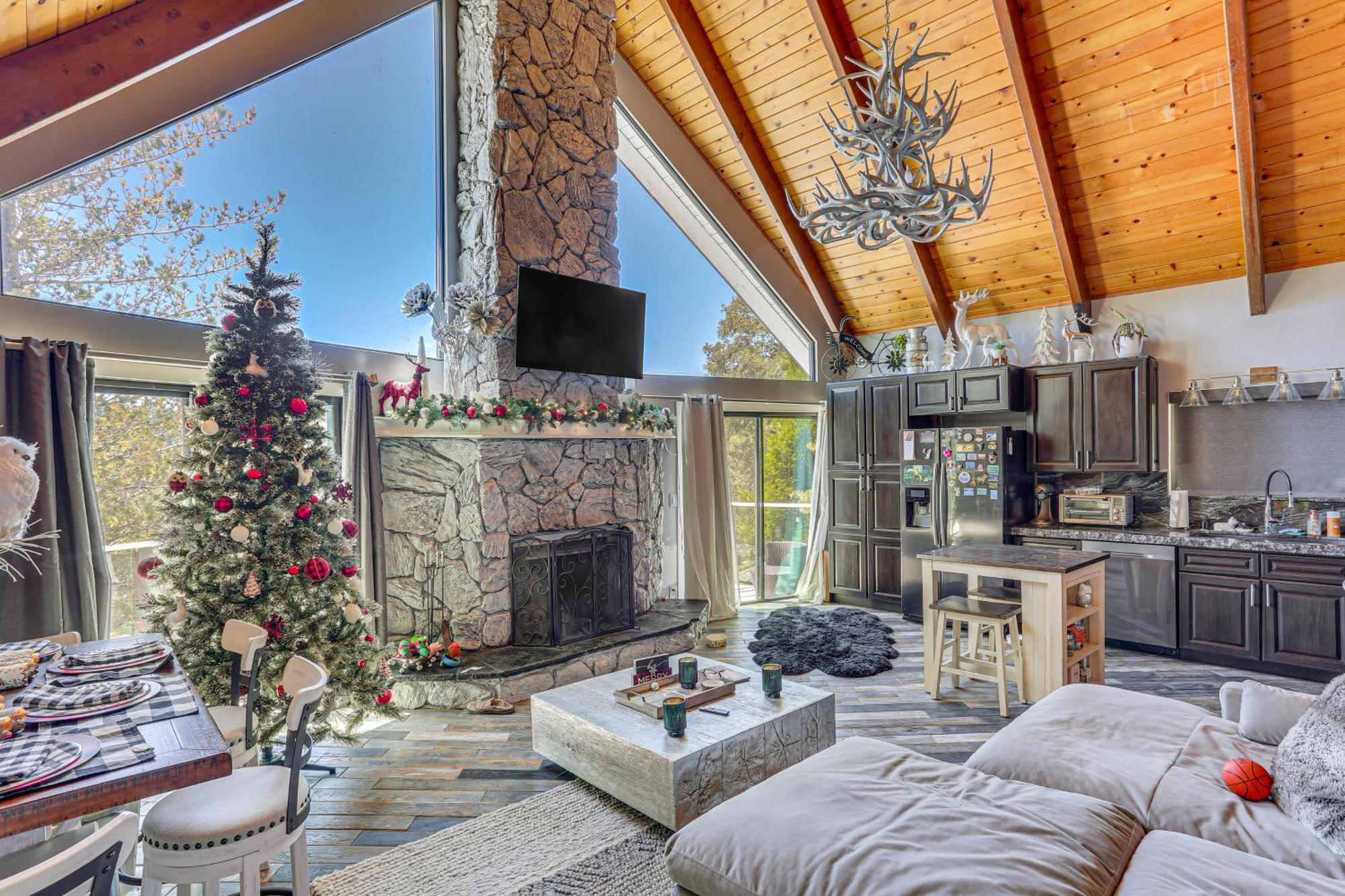 Lake Arrowhead Cabin With Hot Tub And Mountain Views! المظهر الخارجي الصورة